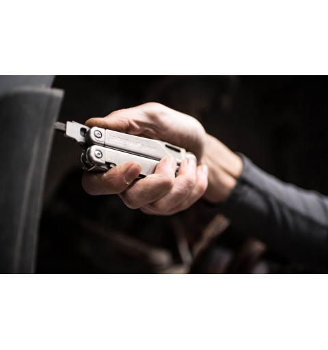 LEATHERMAN SURGE® NEGRO