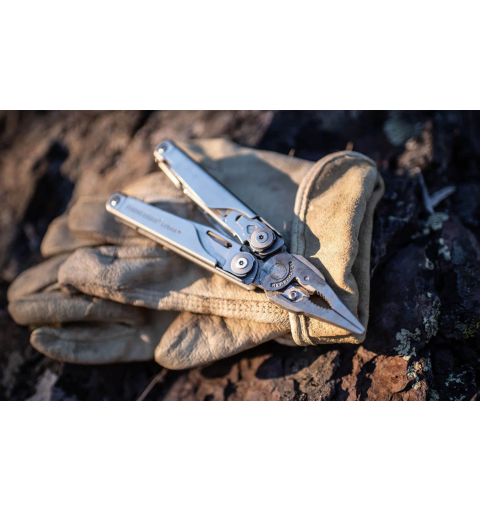 LEATHERMAN SURGE® NEGRO